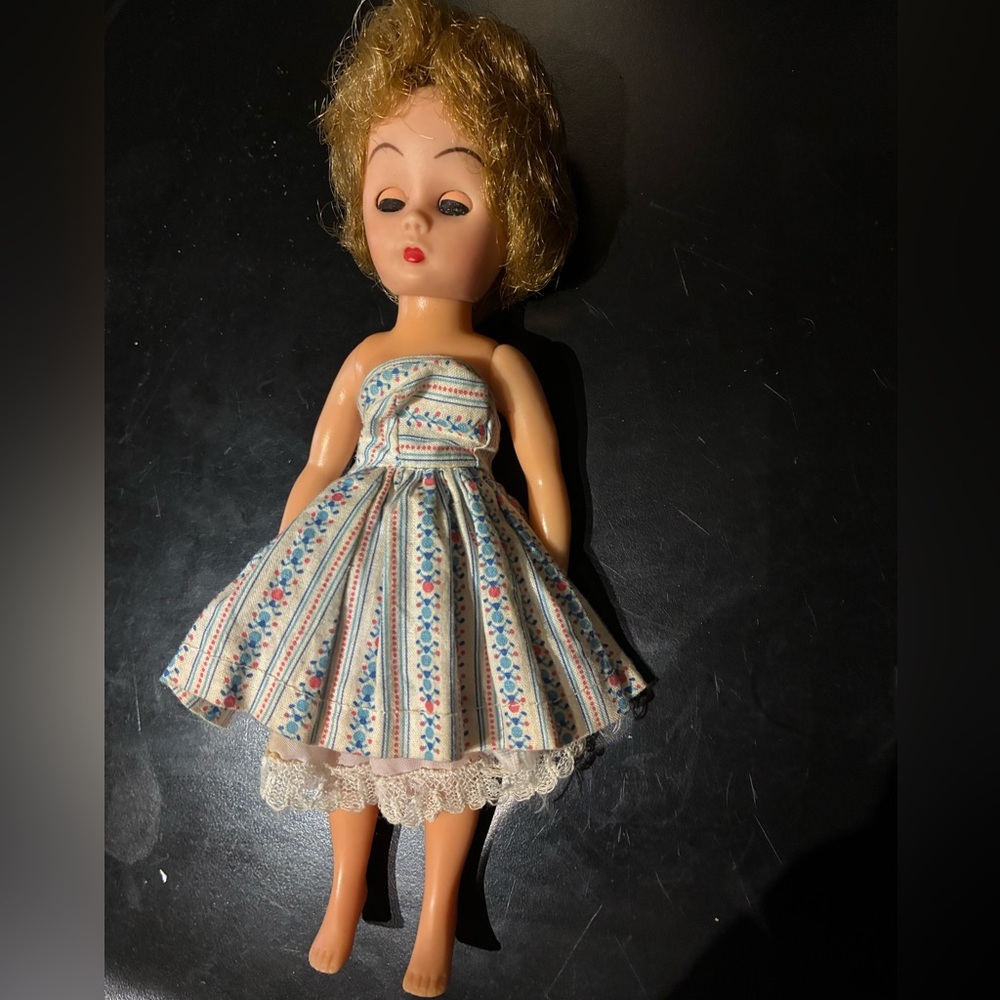 Doll. Debbie Mayfair doll vintage.
